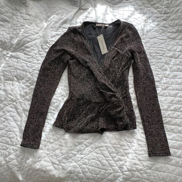 NWT Francesca’s Long Sleeve Wrap V-Neck Top glitter Embellished Size XS - Picture 1 of 10